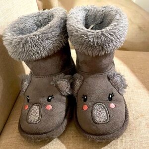 Children’s plate girls boots size 8.